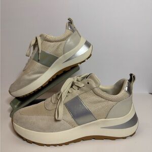 Stylish Women's Sneakers in Cream and Silver